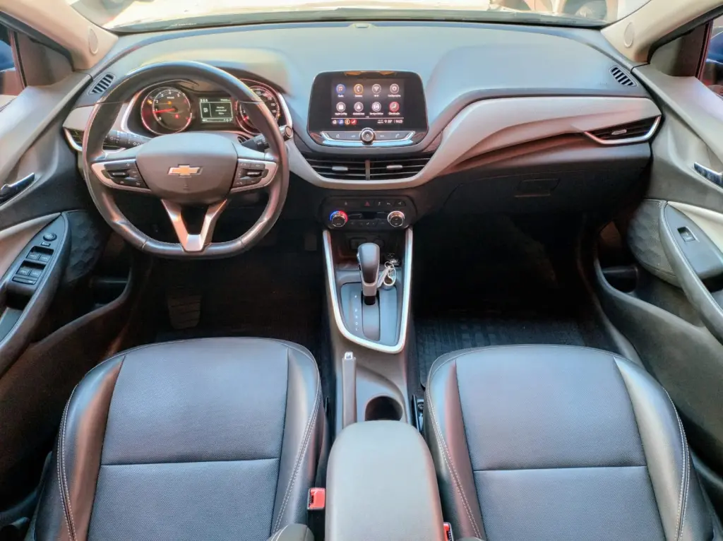 CHEVROLET Onix Hatch - Foto