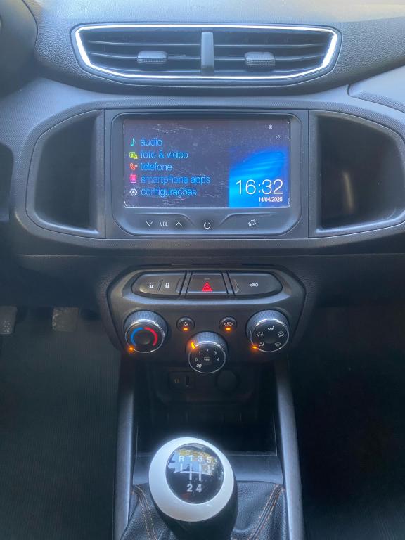 CHEVROLET Onix Hatch - Foto