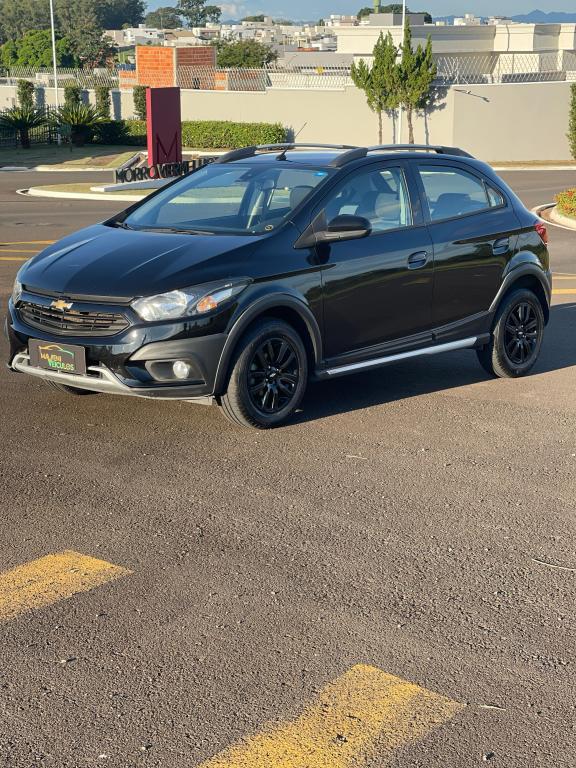 CHEVROLET Onix Hatch - Foto
