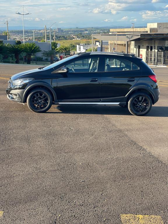 CHEVROLET Onix Hatch - Foto