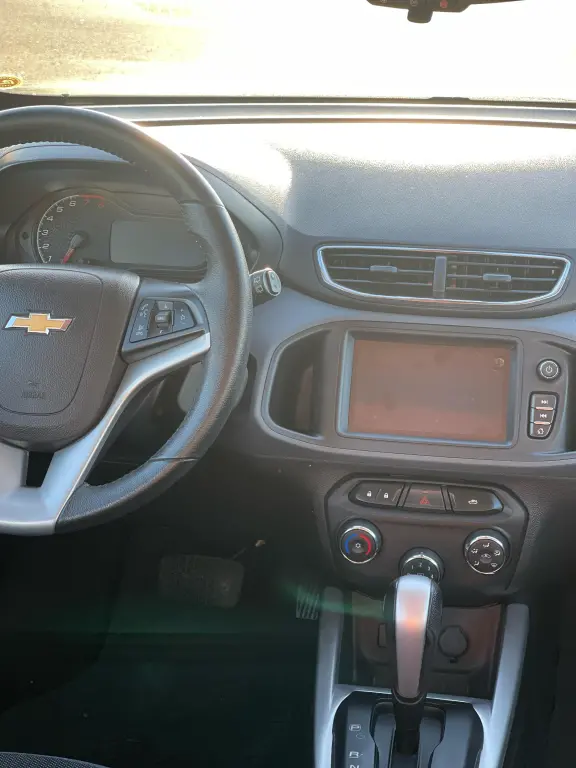 CHEVROLET Onix Hatch - Foto