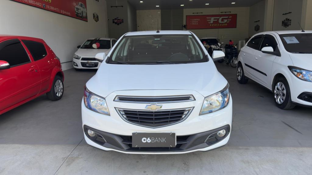CHEVROLET Onix Hatch - Foto