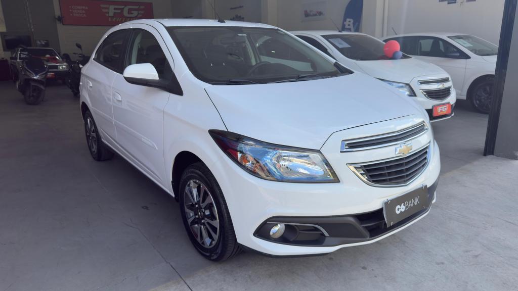 CHEVROLET Onix Hatch - Foto