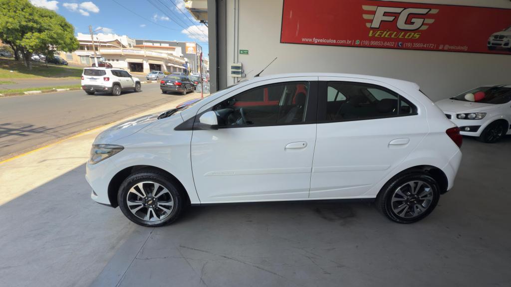 CHEVROLET Onix Hatch - Foto