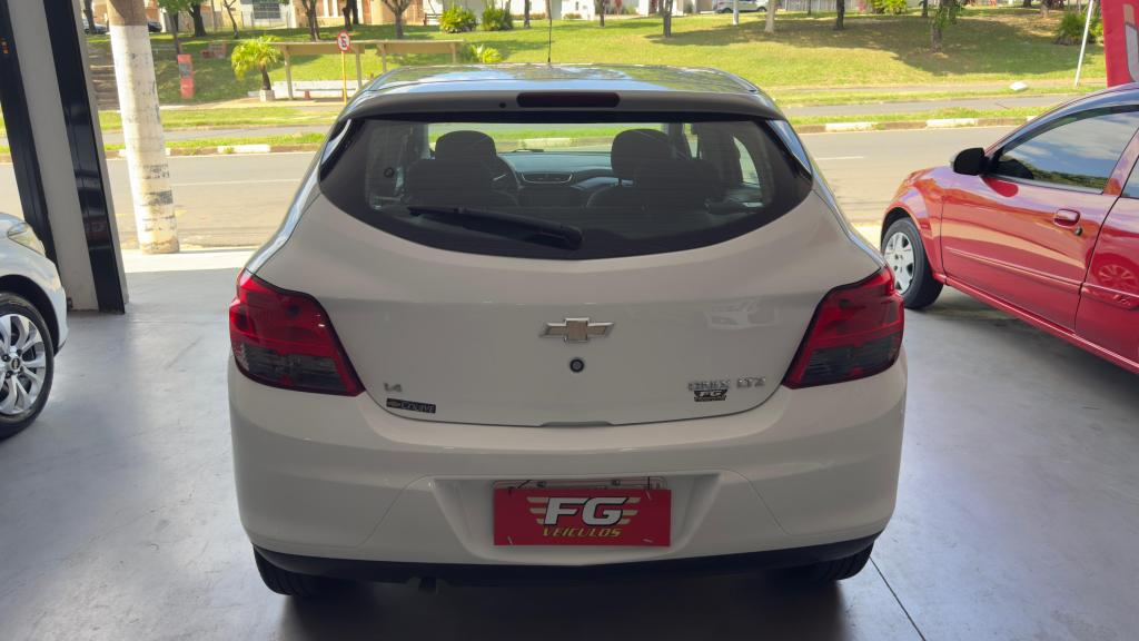 CHEVROLET Onix Hatch - Foto