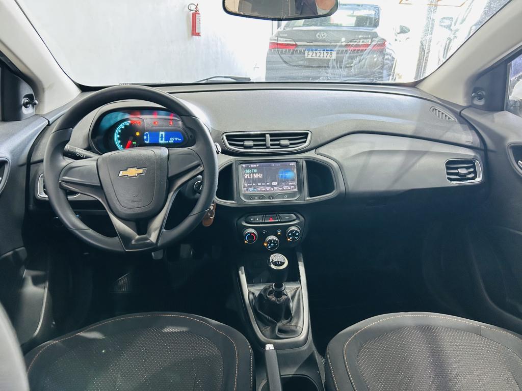 CHEVROLET Onix Hatch - Foto