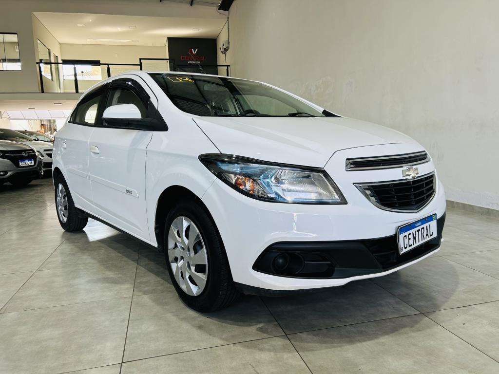 CHEVROLET Onix Hatch - Foto