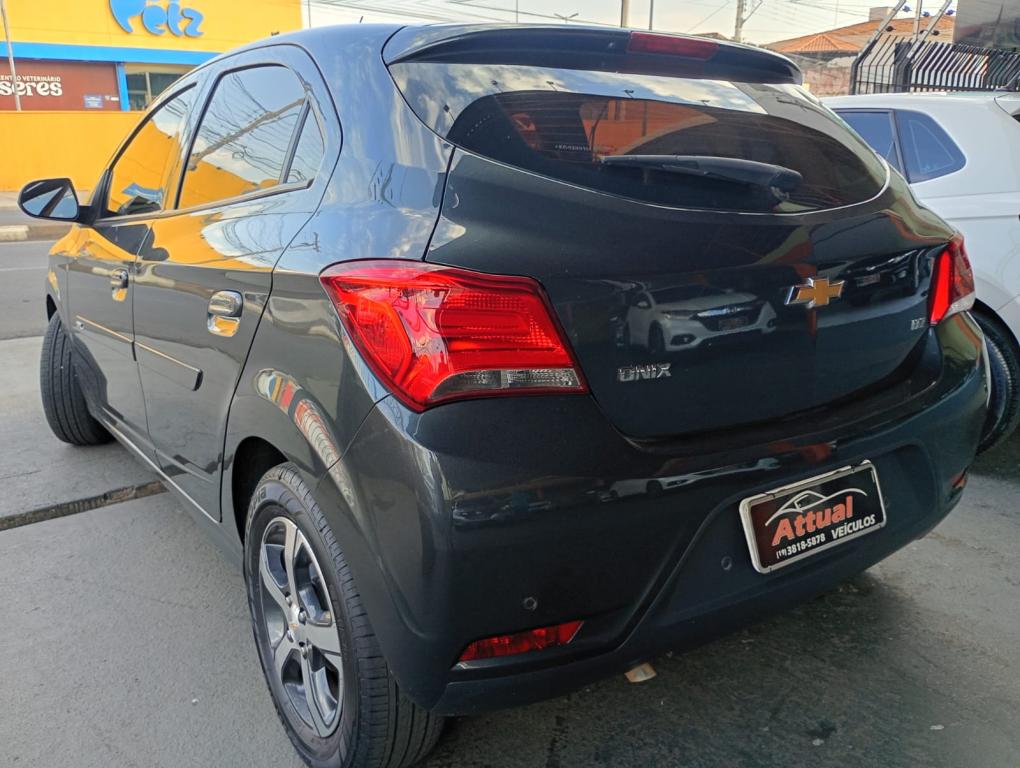 CHEVROLET Onix Hatch - Foto