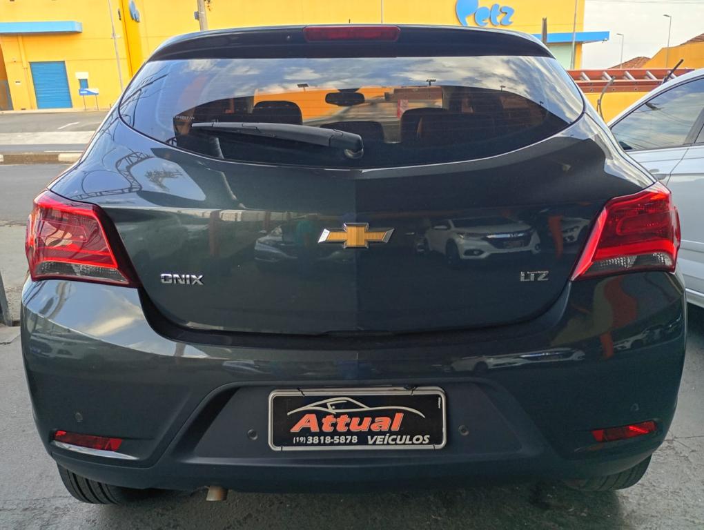 CHEVROLET Onix Hatch - Foto