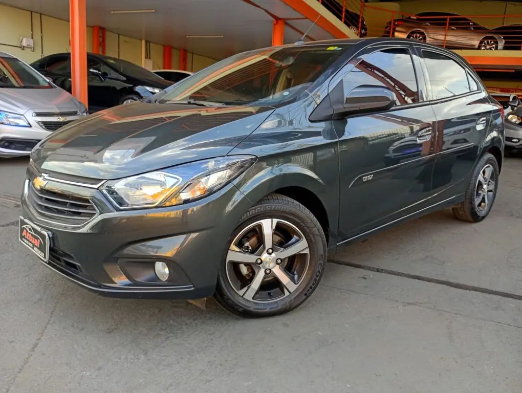 CHEVROLET Onix Hatch - Foto