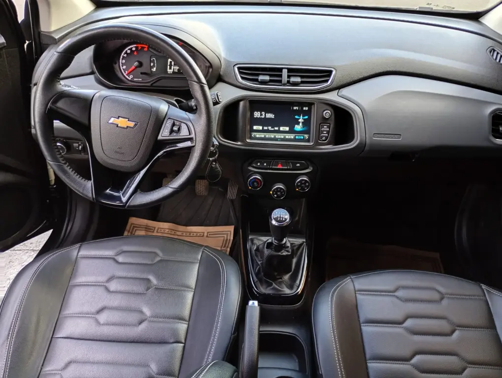 CHEVROLET Onix Hatch - Foto