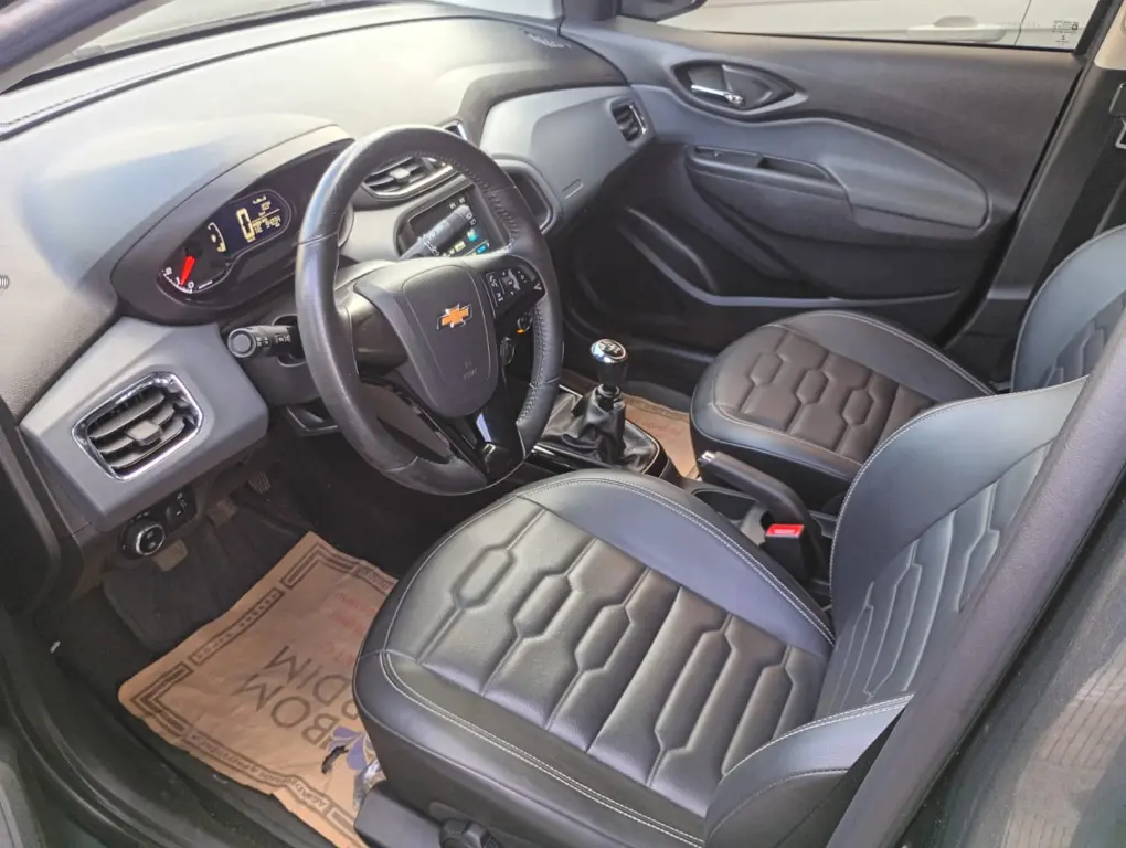 CHEVROLET Onix Hatch - Foto