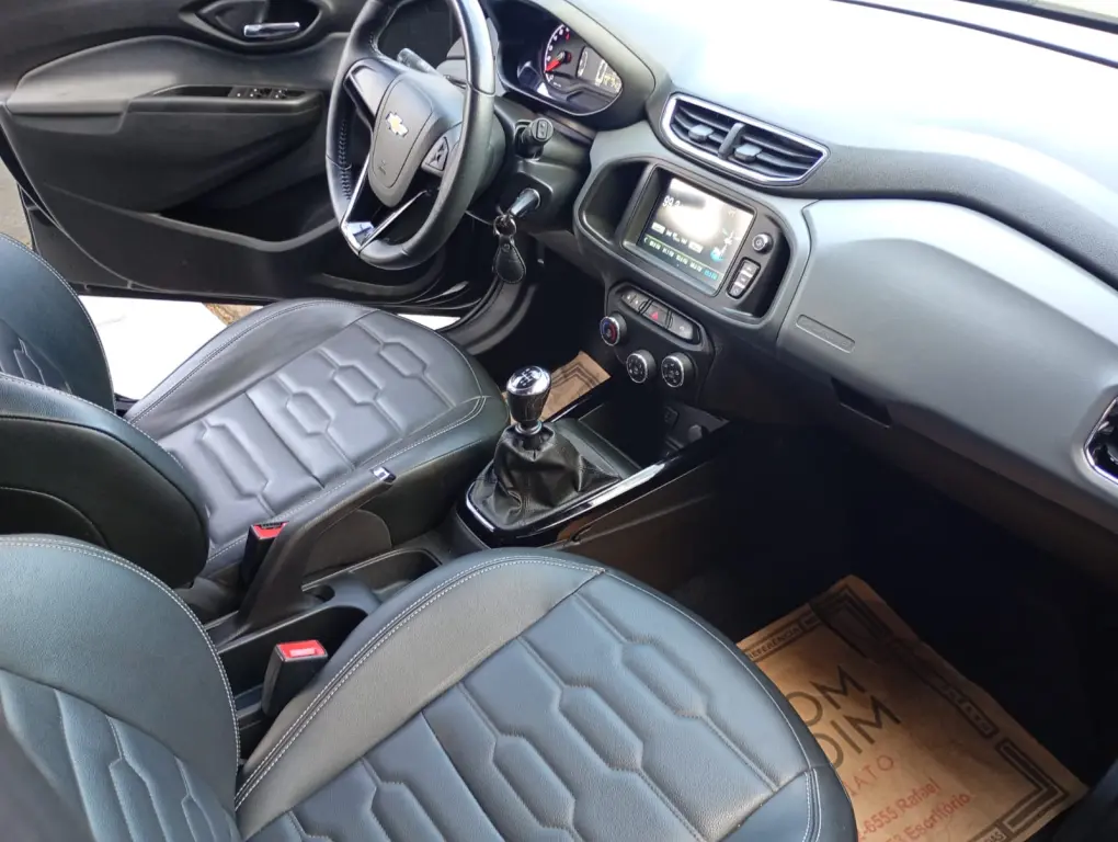 CHEVROLET Onix Hatch - Foto