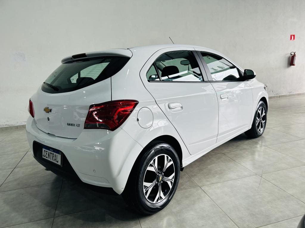 CHEVROLET Onix Hatch - Foto