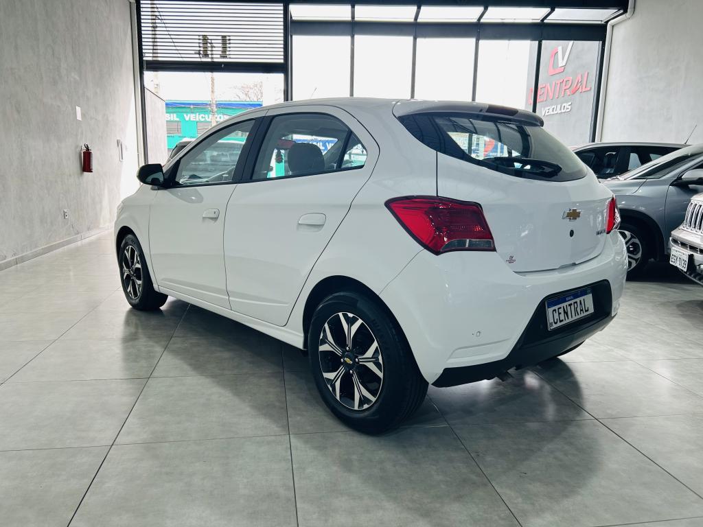 CHEVROLET Onix Hatch - Foto