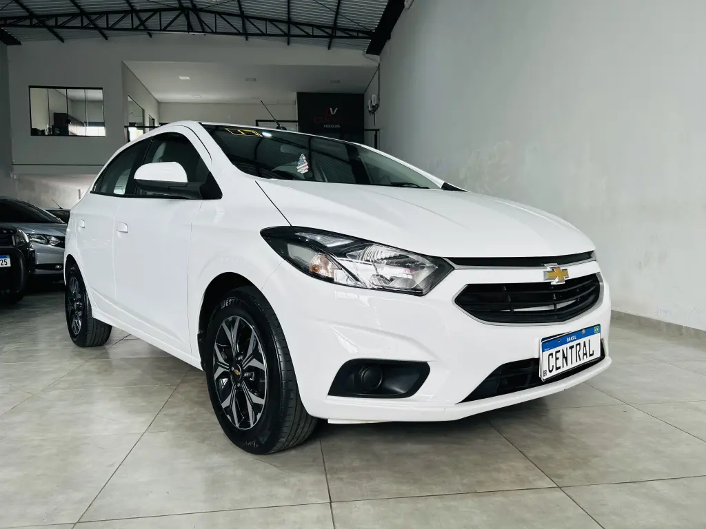 CHEVROLET Onix Hatch - Foto