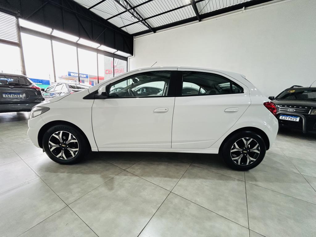 CHEVROLET Onix Hatch - Foto