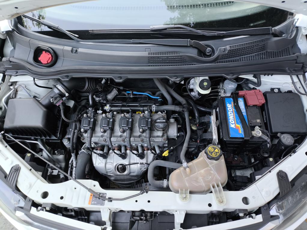 CHEVROLET Onix Hatch - Foto