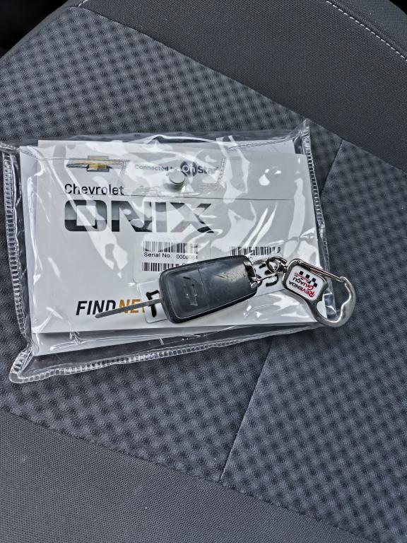 CHEVROLET Onix Hatch - Foto