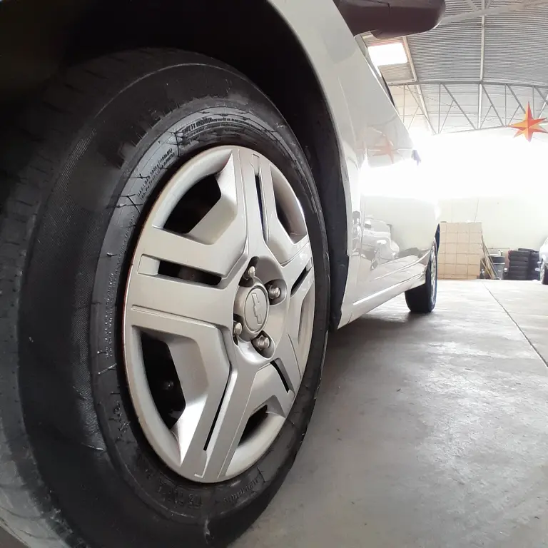 CHEVROLET Onix Hatch - Foto