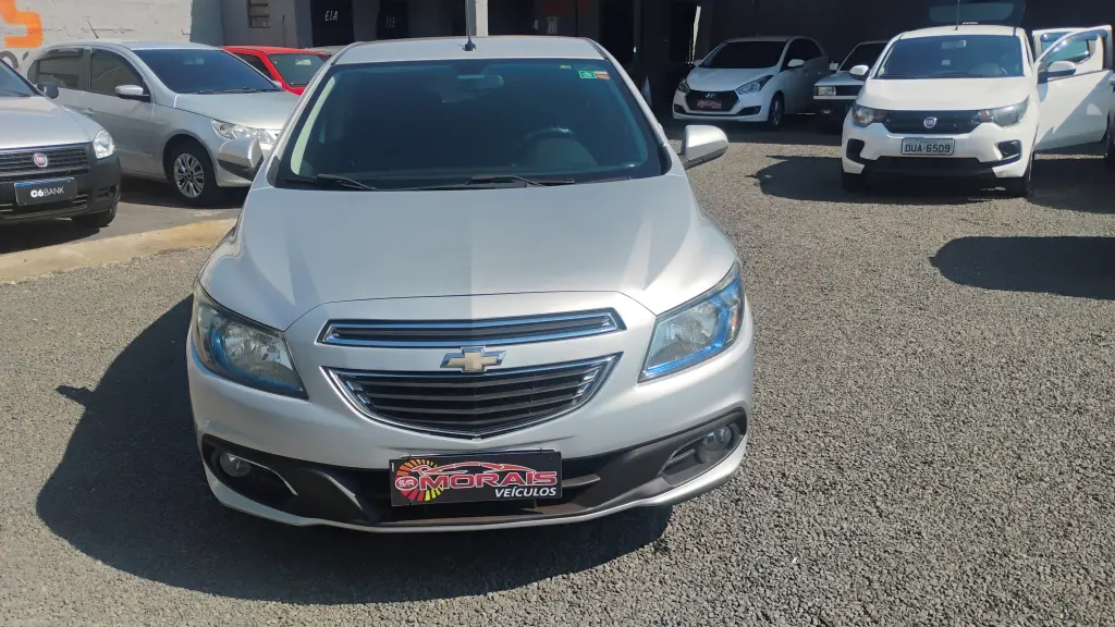 CHEVROLET Onix Hatch - Foto