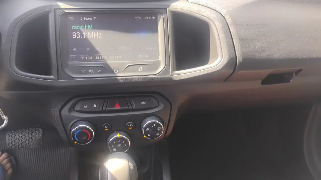 CHEVROLET Onix Hatch - Foto