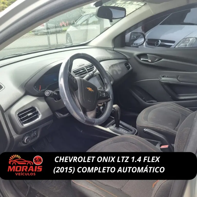 CHEVROLET Onix Hatch - Foto