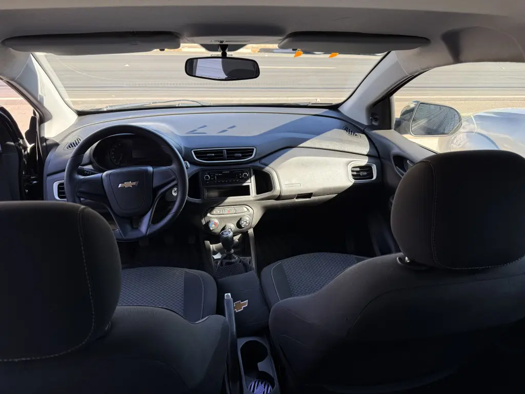 CHEVROLET Onix Hatch - Foto