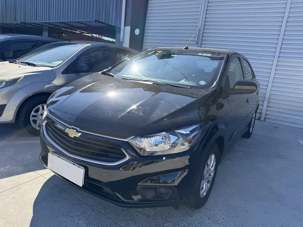 CHEVROLET Onix Hatch - Foto