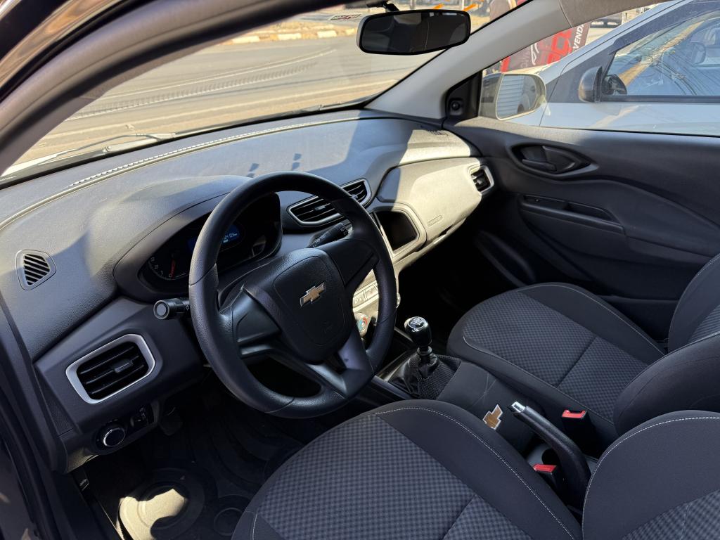 CHEVROLET Onix Hatch - Foto