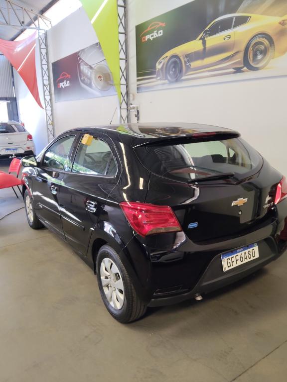 CHEVROLET Onix Hatch - Foto
