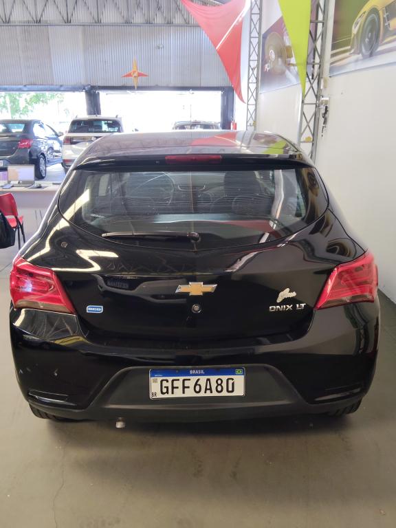CHEVROLET Onix Hatch - Foto