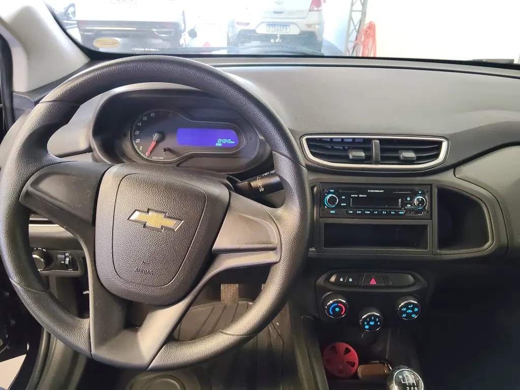 CHEVROLET Onix Hatch - Foto
