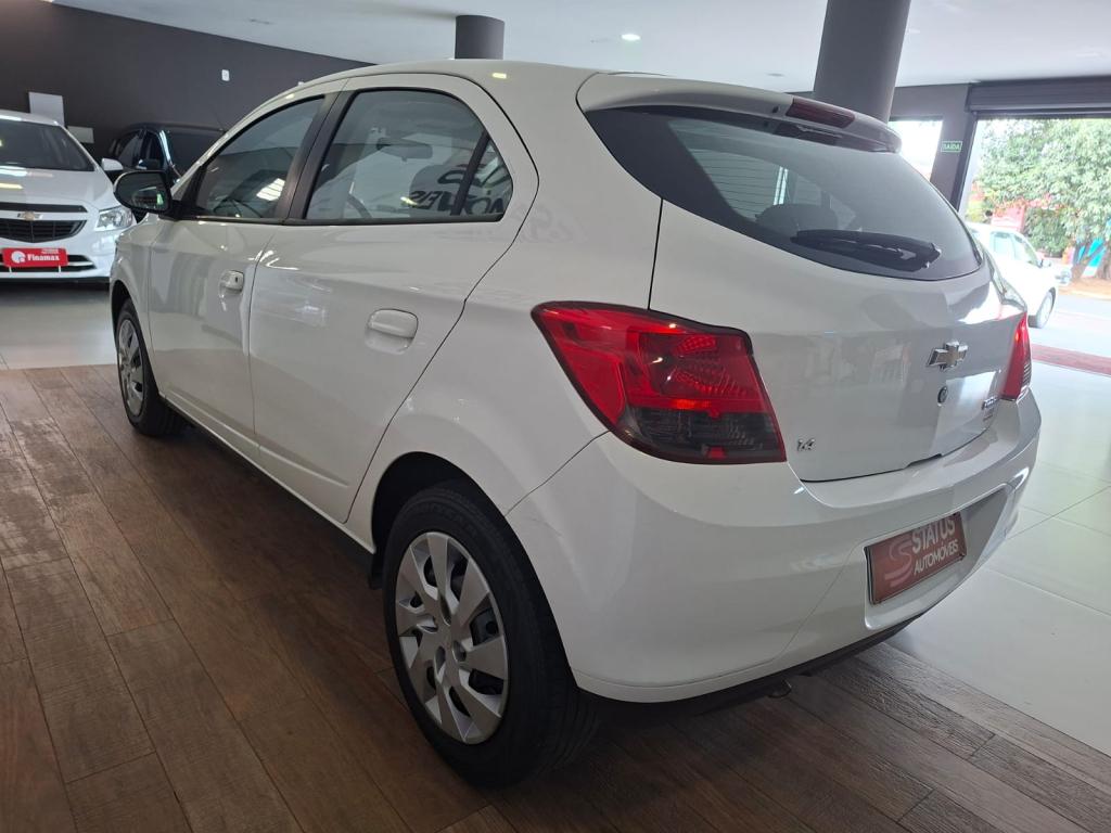 CHEVROLET Onix Hatch - Foto