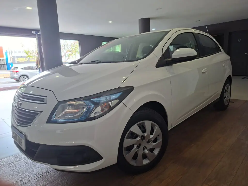 CHEVROLET Onix Hatch - Foto