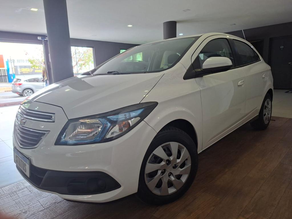 CHEVROLET Onix Hatch - Foto