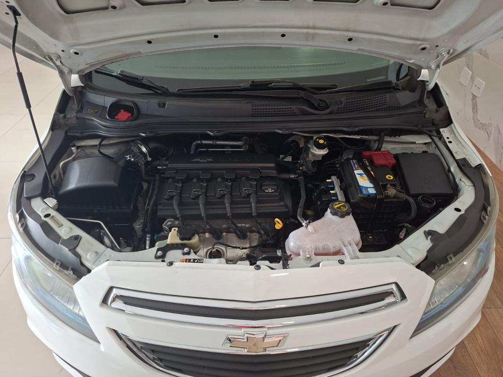 CHEVROLET Onix Hatch - Foto