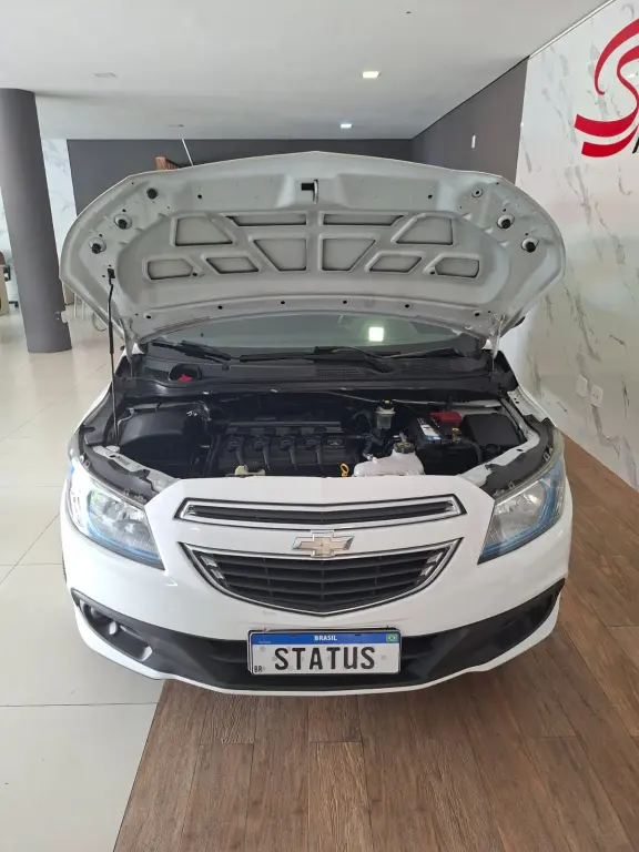 CHEVROLET Onix Hatch - Foto