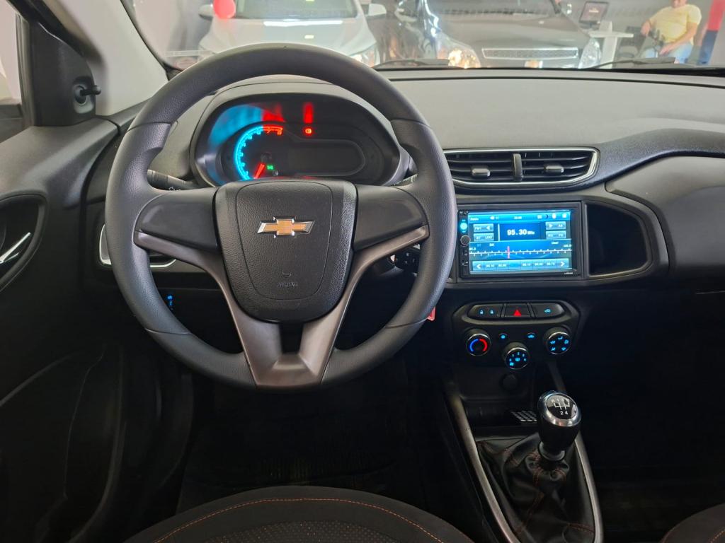 CHEVROLET Onix Hatch - Foto