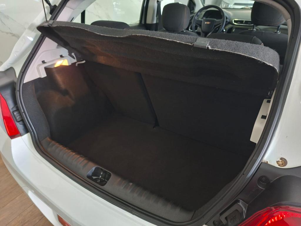 CHEVROLET Onix Hatch - Foto