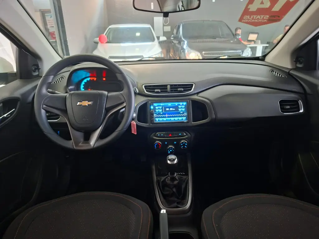 CHEVROLET Onix Hatch - Foto