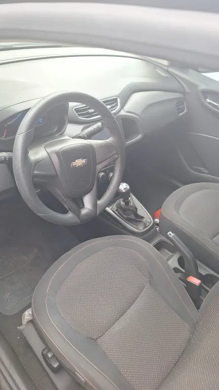 CHEVROLET Onix Hatch - Foto