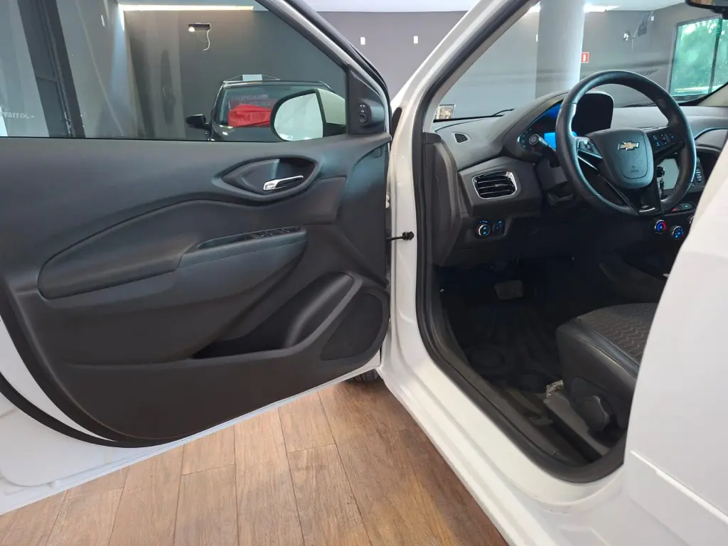 CHEVROLET Onix Hatch - Foto