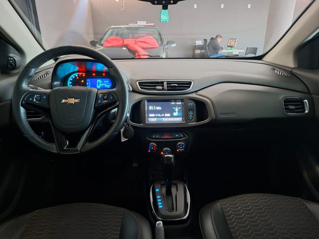 CHEVROLET Onix Hatch - Foto