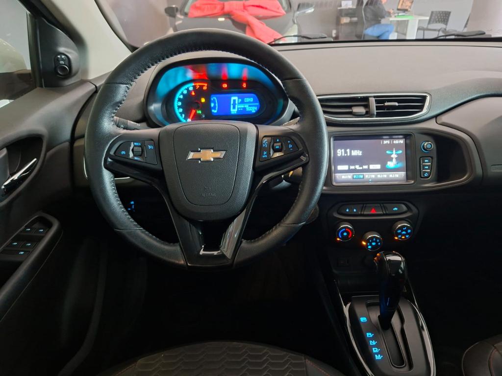 CHEVROLET Onix Hatch - Foto