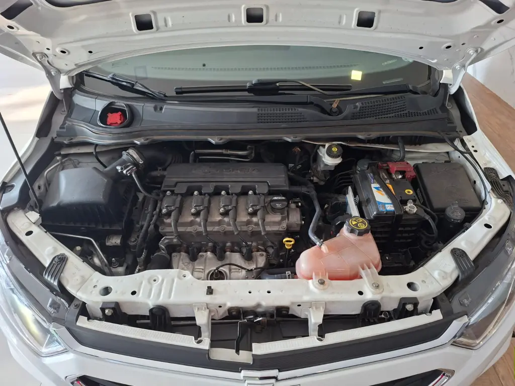 CHEVROLET Onix Hatch - Foto