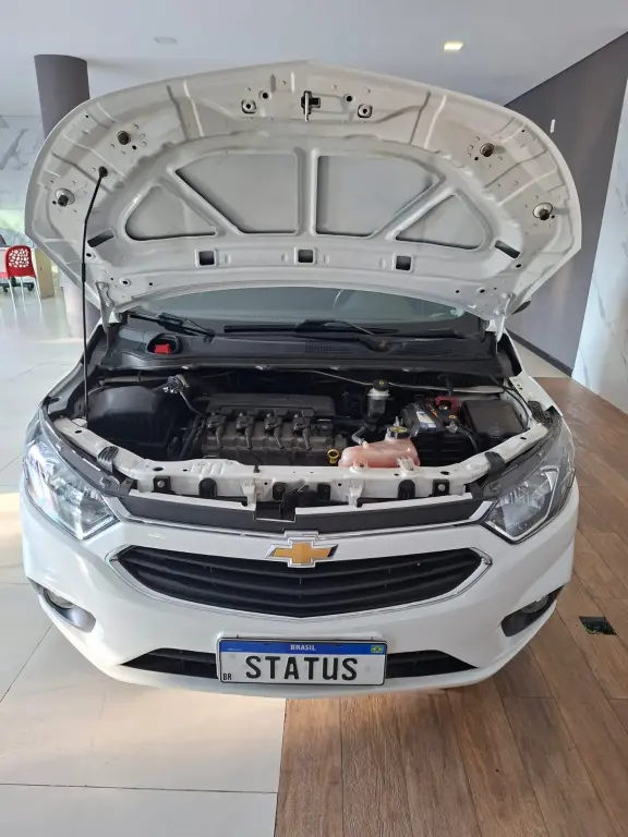 CHEVROLET Onix Hatch - Foto