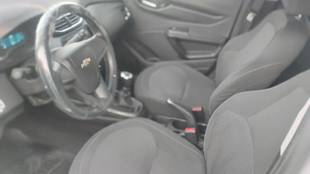 CHEVROLET Onix Hatch - Foto