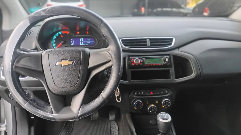 CHEVROLET Onix Hatch - Foto