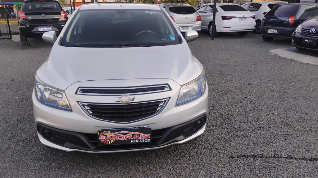 CHEVROLET Onix Hatch - Foto